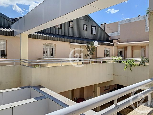 Afficher la photo en grand Appartement T3 à vendre - 3 pièces - 68.59 m2 - ARLES - 13 - PROVENCE-ALPES-COTE-D-AZUR - Century 21 Horizons