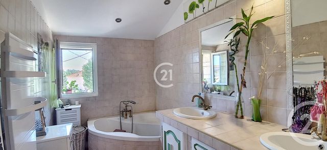 Afficher la photo en grand maison à vendre - 5 pièces - 124.64 m2 - ARLES - 13 - PROVENCE-ALPES-COTE-D-AZUR - Century 21 Horizons