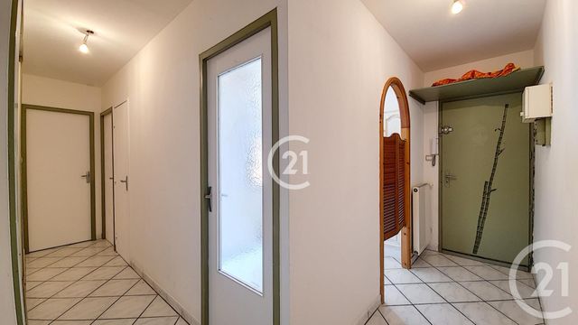 Afficher la photo en grand Appartement T2 à vendre - 2 pièces - 48.11 m2 - ST MARTIN DE CRAU - 13 - PROVENCE-ALPES-COTE-D-AZUR - Century 21 Horizons