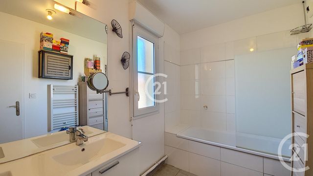 Afficher la photo en grand maison à vendre - 4 pièces - 81.13 m2 - ST MARTIN DE CRAU - 13 - PROVENCE-ALPES-COTE-D-AZUR - Century 21 Horizons