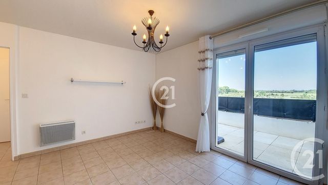 Appartement T2 à vendre - 2 pièces - 41.0 m2 - ST MARTIN DE CRAU - 13 - PROVENCE-ALPES-COTE-D-AZUR - Century 21 Horizons