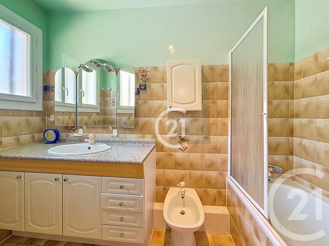 Afficher la photo en grand maison à vendre - 5 pièces - 181.02 m2 - ST MARTIN DE CRAU - 13 - PROVENCE-ALPES-COTE-D-AZUR - Century 21 Horizons