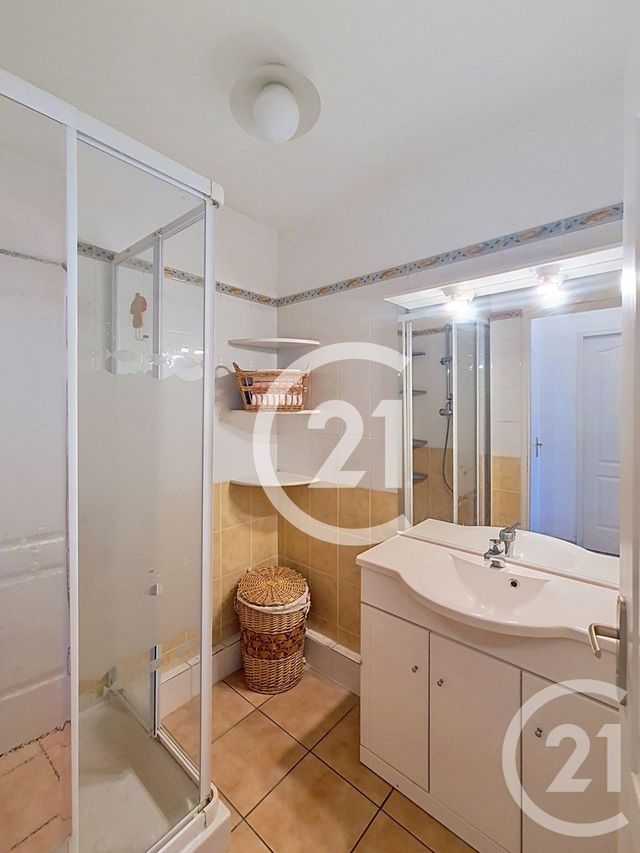 Appartement T2 à vendre - 2 pièces - 45.7 m2 - ST MARTIN DE CRAU - 13 - PROVENCE-ALPES-COTE-D-AZUR - Century 21 Horizons