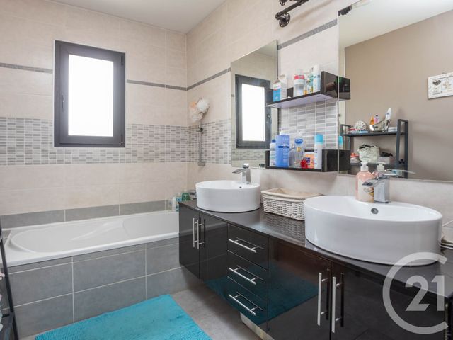 Afficher la photo en grand maison à vendre - 5 pièces - 145.6 m2 - AUREILLE - 13 - PROVENCE-ALPES-COTE-D-AZUR - Century 21 Horizons