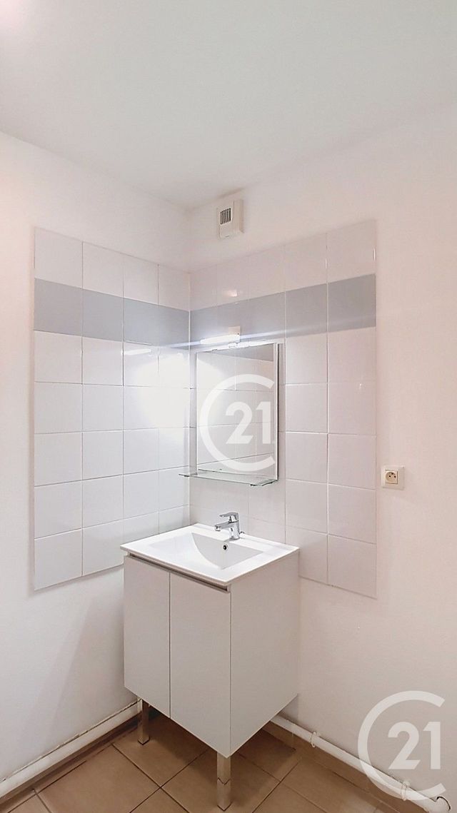 Appartement T2 à louer - 2 pièces - 40.82 m2 - ST MARTIN DE CRAU - 13 - PROVENCE-ALPES-COTE-D-AZUR - Century 21 Horizons
