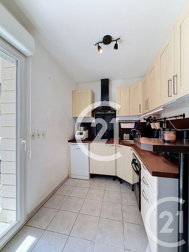 Appartement F2 à vendre - 2 pièces - 51.7 m2 - ST MARTIN DE CRAU - 13 - PROVENCE-ALPES-COTE-D-AZUR - Century 21 Horizons
