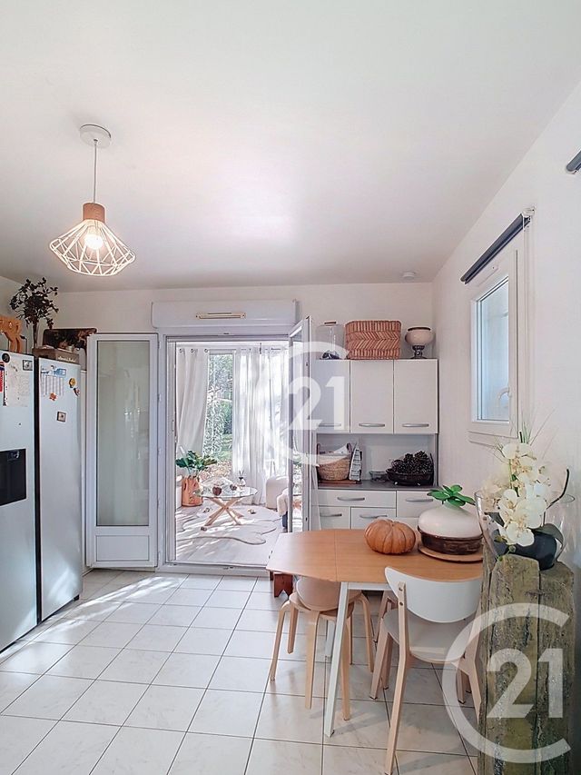 Appartement T2 à louer - 2 pièces - 39.0 m2 - ST MARTIN DE CRAU - 13 - PROVENCE-ALPES-COTE-D-AZUR - Century 21 Horizons