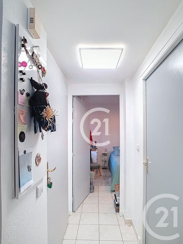 Appartement T2 à louer - 2 pièces - 39.0 m2 - ST MARTIN DE CRAU - 13 - PROVENCE-ALPES-COTE-D-AZUR - Century 21 Horizons