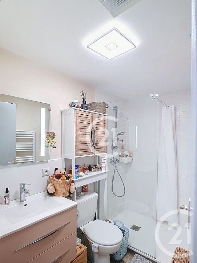 Appartement T2 à louer - 2 pièces - 39.0 m2 - ST MARTIN DE CRAU - 13 - PROVENCE-ALPES-COTE-D-AZUR - Century 21 Horizons