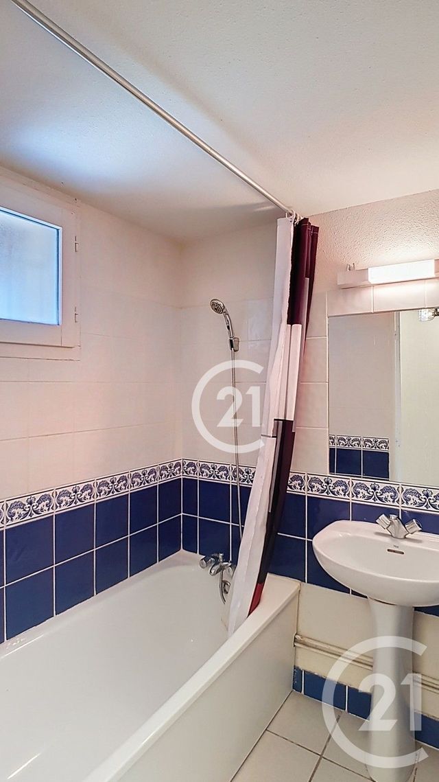 Appartement Duplex à louer - 2 pièces - 26.1 m2 - MOURIES - 13 - PROVENCE-ALPES-COTE-D-AZUR - Century 21 Horizons