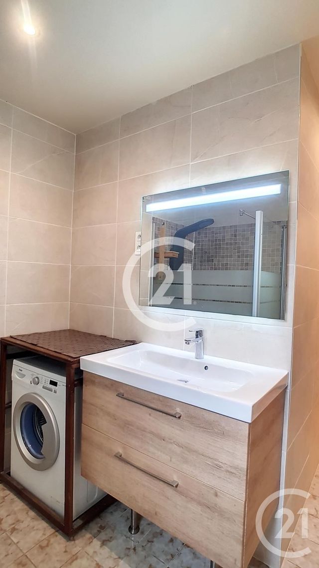 maison à louer - 5 pièces - 140.52 m2 - ST MARTIN DE CRAU - 13 - PROVENCE-ALPES-COTE-D-AZUR - Century 21 Horizons