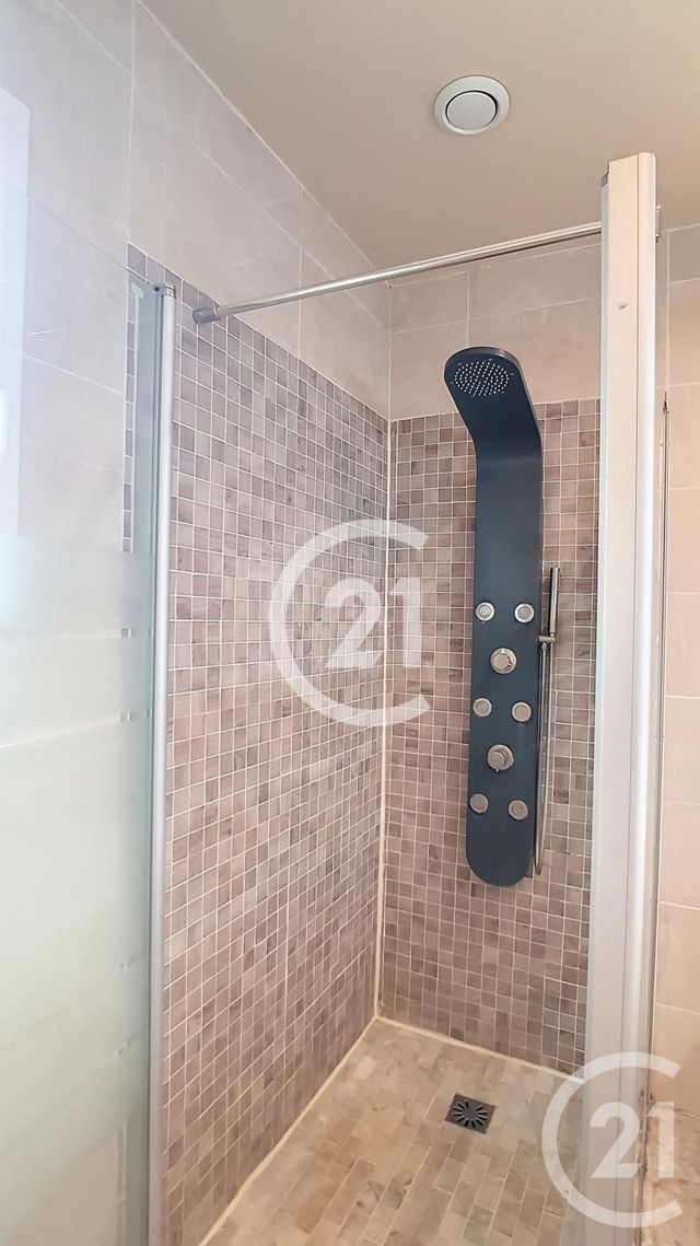 maison à louer - 5 pièces - 140.52 m2 - ST MARTIN DE CRAU - 13 - PROVENCE-ALPES-COTE-D-AZUR - Century 21 Horizons