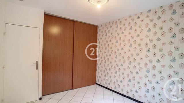 maison à louer - 5 pièces - 140.52 m2 - ST MARTIN DE CRAU - 13 - PROVENCE-ALPES-COTE-D-AZUR - Century 21 Horizons