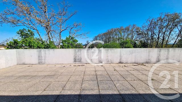 Appartement F4 à louer - 4 pièces - 89.79 m2 - ST MARTIN DE CRAU - 13 - PROVENCE-ALPES-COTE-D-AZUR - Century 21 Horizons