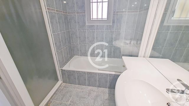 Appartement T3 à louer - 3 pièces - 77.19 m2 - ST MARTIN DE CRAU - 13 - PROVENCE-ALPES-COTE-D-AZUR - Century 21 Horizons