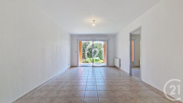 Appartement T3 à louer - 3 pièces - 77.19 m2 - ST MARTIN DE CRAU - 13 - PROVENCE-ALPES-COTE-D-AZUR - Century 21 Horizons