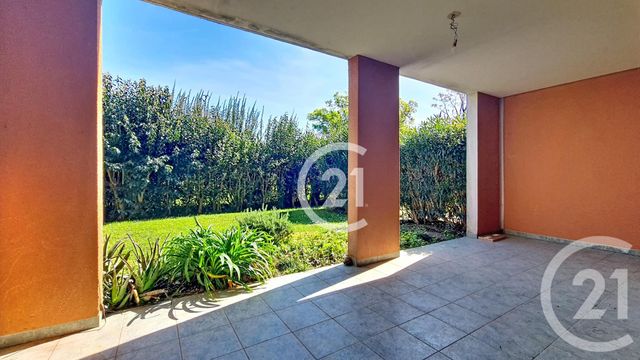 Appartement T3 à louer - 3 pièces - 77.19 m2 - ST MARTIN DE CRAU - 13 - PROVENCE-ALPES-COTE-D-AZUR - Century 21 Horizons