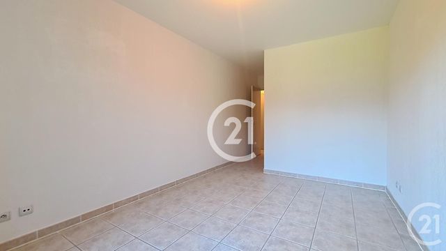 Appartement T3 à louer - 3 pièces - 77.19 m2 - ST MARTIN DE CRAU - 13 - PROVENCE-ALPES-COTE-D-AZUR - Century 21 Horizons