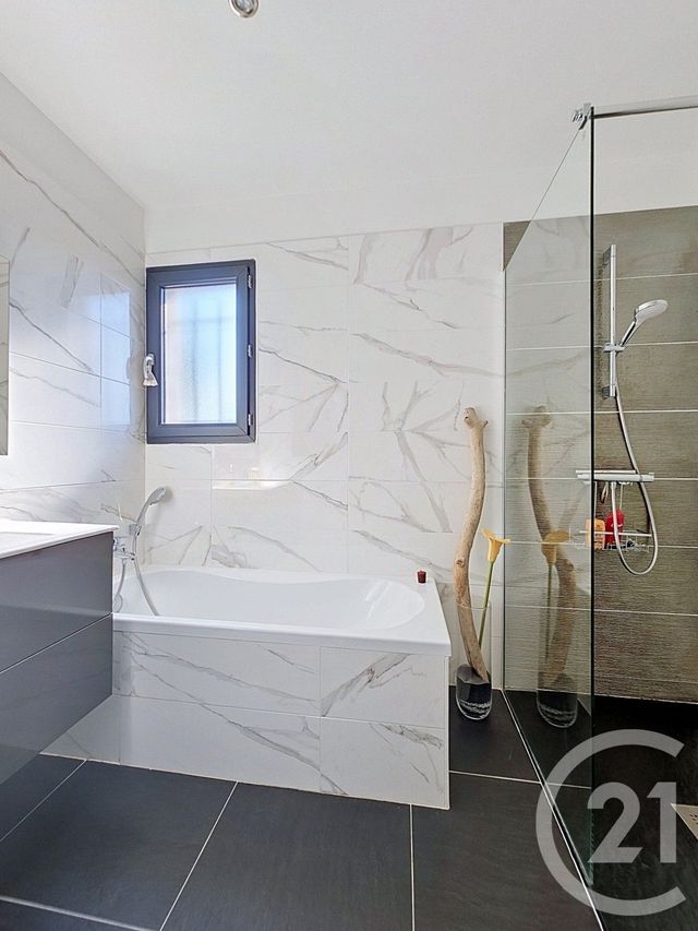 maison à louer - 5 pièces - 97.35 m2 - ST MARTIN DE CRAU - 13 - PROVENCE-ALPES-COTE-D-AZUR - Century 21 Horizons
