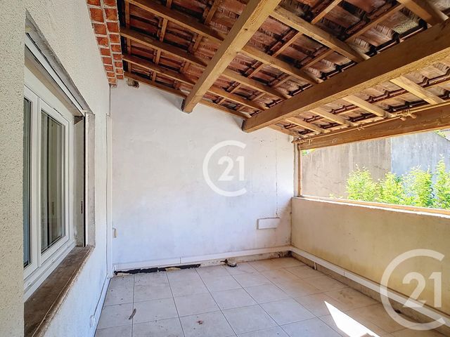 Appartement T3 à louer - 3 pièces - 84.63 m2 - ST MARTIN DE CRAU - 13 - PROVENCE-ALPES-COTE-D-AZUR - Century 21 Horizons