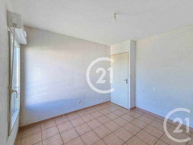 Appartement T4 à vendre - 5 pièces - 80.0 m2 - ST MARTIN DE CRAU - 13 - PROVENCE-ALPES-COTE-D-AZUR - Century 21 Horizons