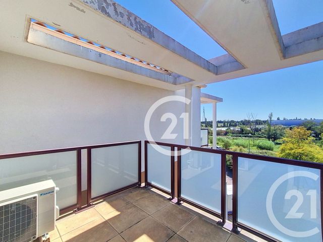 Appartement T4 à vendre - 5 pièces - 80.0 m2 - ST MARTIN DE CRAU - 13 - PROVENCE-ALPES-COTE-D-AZUR - Century 21 Horizons