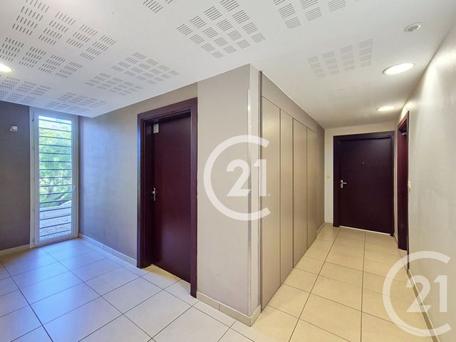 Appartement T4 à vendre - 5 pièces - 80.0 m2 - ST MARTIN DE CRAU - 13 - PROVENCE-ALPES-COTE-D-AZUR - Century 21 Horizons