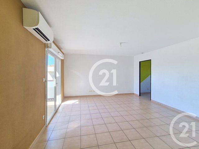 Appartement T4 à vendre - 5 pièces - 80.0 m2 - ST MARTIN DE CRAU - 13 - PROVENCE-ALPES-COTE-D-AZUR - Century 21 Horizons