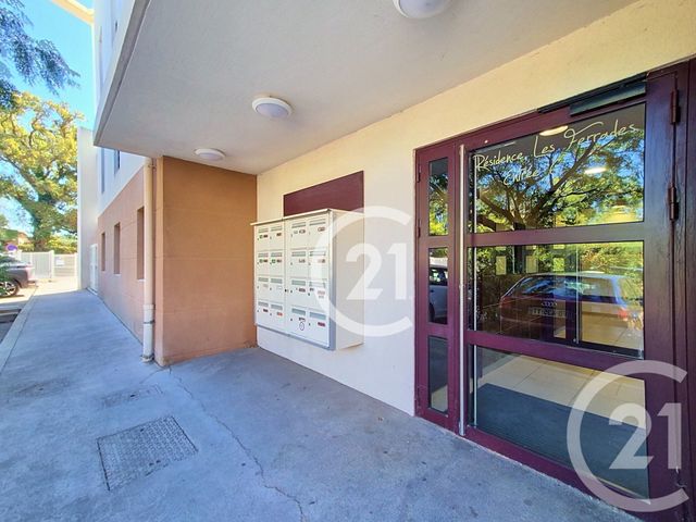 Appartement T4 à vendre - 5 pièces - 80.0 m2 - ST MARTIN DE CRAU - 13 - PROVENCE-ALPES-COTE-D-AZUR - Century 21 Horizons