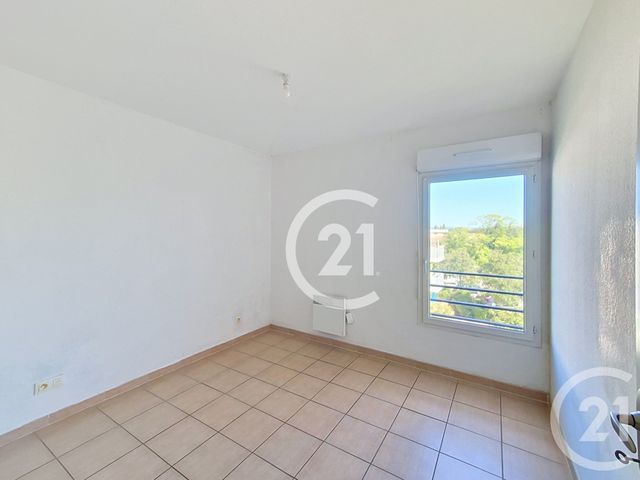 Appartement T4 à vendre - 5 pièces - 80.0 m2 - ST MARTIN DE CRAU - 13 - PROVENCE-ALPES-COTE-D-AZUR - Century 21 Horizons