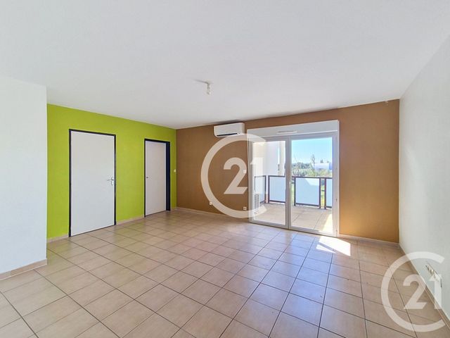 Appartement T4 à vendre - 5 pièces - 80.0 m2 - ST MARTIN DE CRAU - 13 - PROVENCE-ALPES-COTE-D-AZUR - Century 21 Horizons