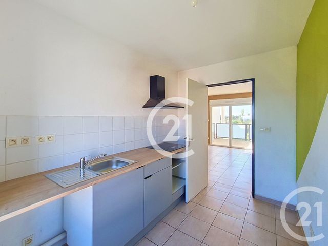 Appartement T4 à vendre - 5 pièces - 80.0 m2 - ST MARTIN DE CRAU - 13 - PROVENCE-ALPES-COTE-D-AZUR - Century 21 Horizons