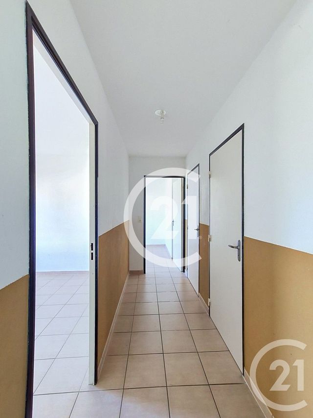 Appartement T4 à vendre - 5 pièces - 80.0 m2 - ST MARTIN DE CRAU - 13 - PROVENCE-ALPES-COTE-D-AZUR - Century 21 Horizons