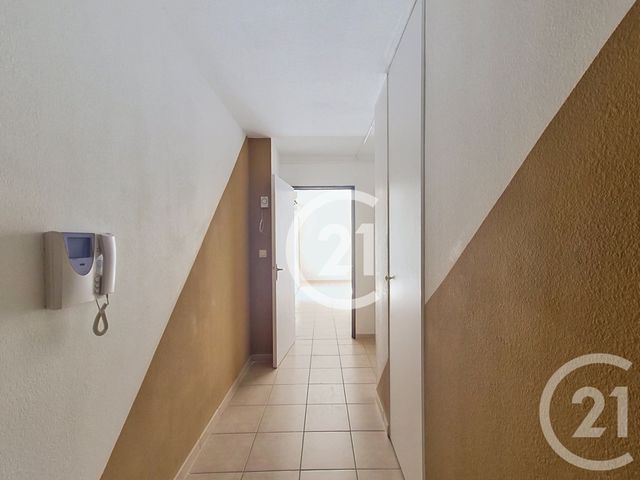 Appartement T4 à vendre - 5 pièces - 80.0 m2 - ST MARTIN DE CRAU - 13 - PROVENCE-ALPES-COTE-D-AZUR - Century 21 Horizons
