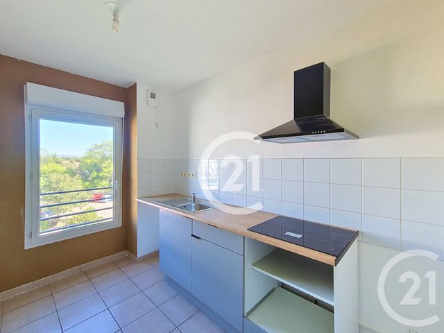 Appartement T4 à vendre - 5 pièces - 80.0 m2 - ST MARTIN DE CRAU - 13 - PROVENCE-ALPES-COTE-D-AZUR - Century 21 Horizons