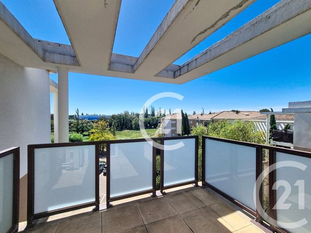 Appartement T4 à vendre - 5 pièces - 80.0 m2 - ST MARTIN DE CRAU - 13 - PROVENCE-ALPES-COTE-D-AZUR - Century 21 Horizons