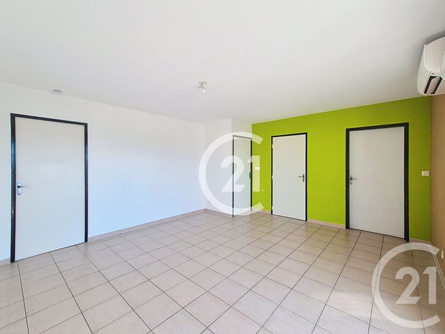 Appartement T4 à vendre - 5 pièces - 80.0 m2 - ST MARTIN DE CRAU - 13 - PROVENCE-ALPES-COTE-D-AZUR - Century 21 Horizons
