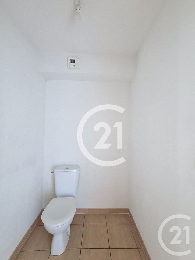 Appartement T4 à vendre - 5 pièces - 80.0 m2 - ST MARTIN DE CRAU - 13 - PROVENCE-ALPES-COTE-D-AZUR - Century 21 Horizons