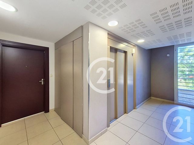 Appartement T4 à vendre - 5 pièces - 80.0 m2 - ST MARTIN DE CRAU - 13 - PROVENCE-ALPES-COTE-D-AZUR - Century 21 Horizons