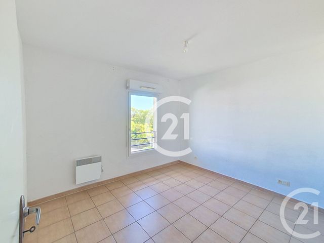 Appartement T4 à vendre - 5 pièces - 80.0 m2 - ST MARTIN DE CRAU - 13 - PROVENCE-ALPES-COTE-D-AZUR - Century 21 Horizons
