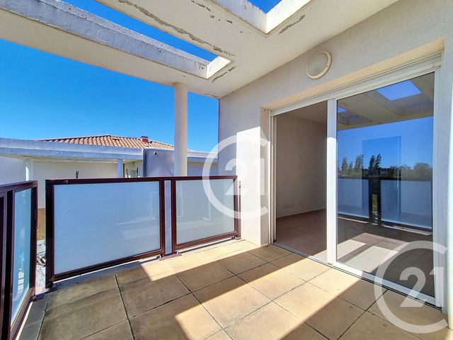 Appartement T4 à vendre - 5 pièces - 80.0 m2 - ST MARTIN DE CRAU - 13 - PROVENCE-ALPES-COTE-D-AZUR - Century 21 Horizons