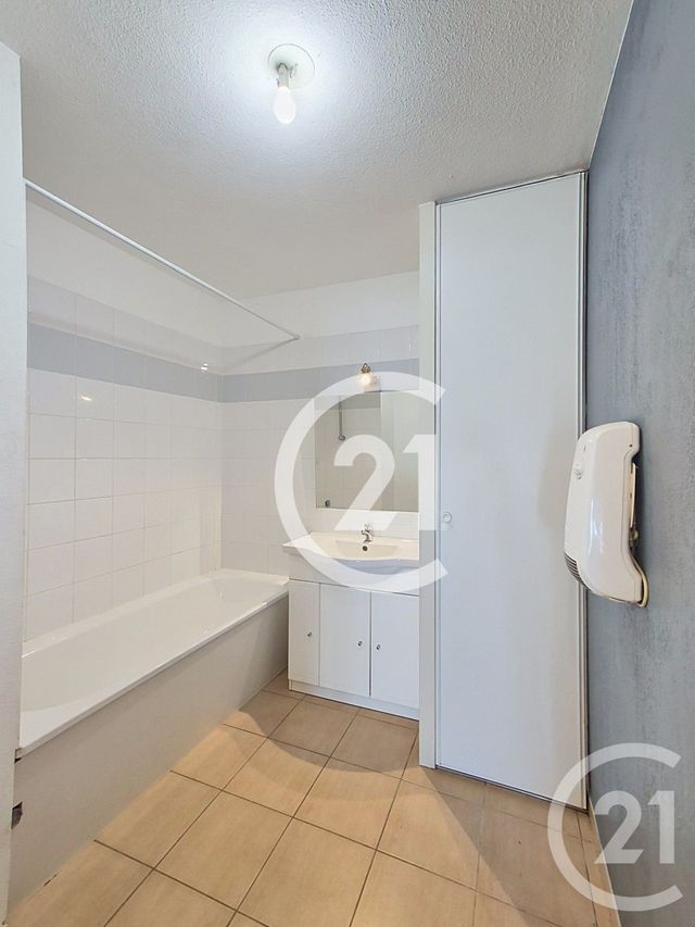 Appartement T3 à vendre - 3 pièces - 62.91 m2 - ST MARTIN DE CRAU - 13 - PROVENCE-ALPES-COTE-D-AZUR - Century 21 Horizons