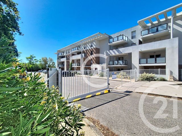 Appartement T3 à vendre - 3 pièces - 62.91 m2 - ST MARTIN DE CRAU - 13 - PROVENCE-ALPES-COTE-D-AZUR - Century 21 Horizons