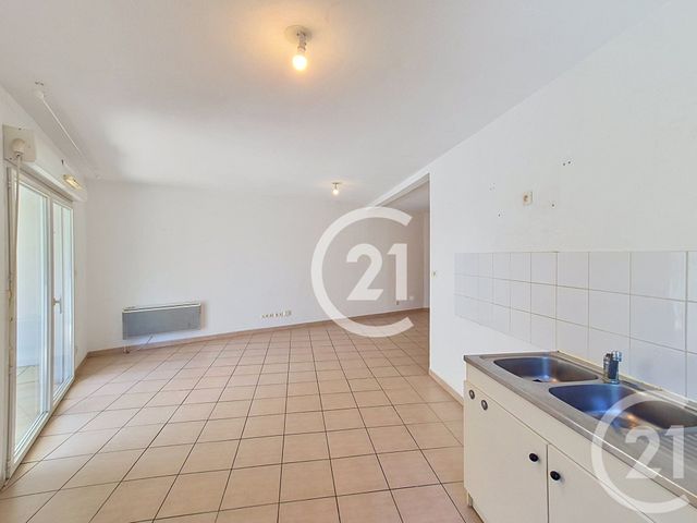 Appartement T3 à vendre - 3 pièces - 62.91 m2 - ST MARTIN DE CRAU - 13 - PROVENCE-ALPES-COTE-D-AZUR - Century 21 Horizons