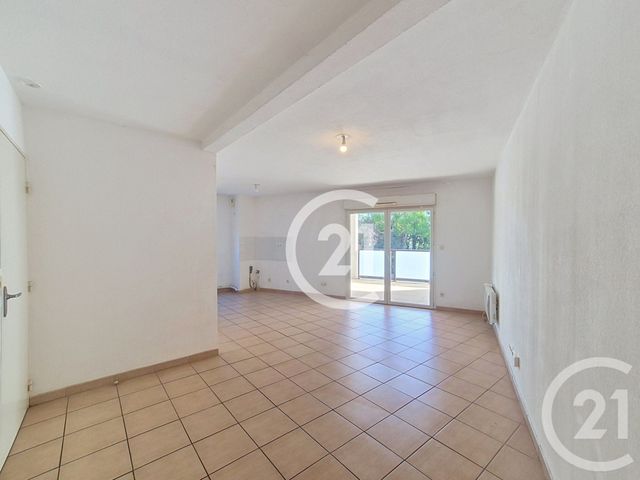 Appartement T3 à vendre - 3 pièces - 62.91 m2 - ST MARTIN DE CRAU - 13 - PROVENCE-ALPES-COTE-D-AZUR - Century 21 Horizons