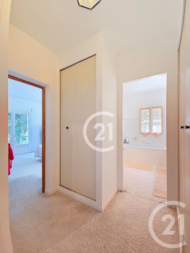 maison à vendre - 9 pièces - 225.8 m2 - ST MARTIN DE CRAU - 13 - PROVENCE-ALPES-COTE-D-AZUR - Century 21 Horizons