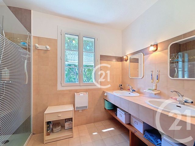 maison à vendre - 9 pièces - 225.8 m2 - ST MARTIN DE CRAU - 13 - PROVENCE-ALPES-COTE-D-AZUR - Century 21 Horizons