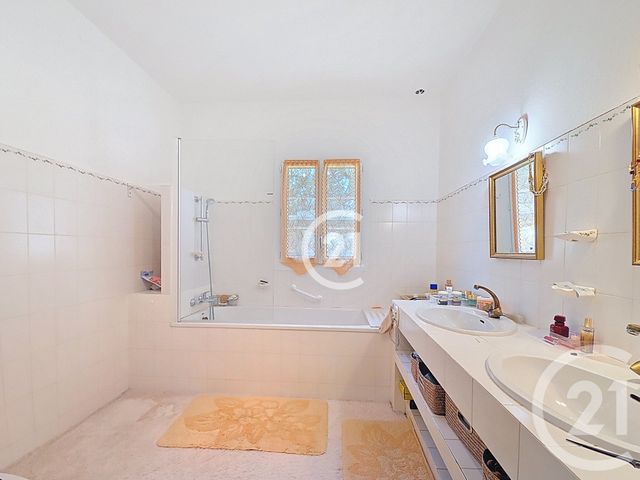 maison à vendre - 9 pièces - 225.8 m2 - ST MARTIN DE CRAU - 13 - PROVENCE-ALPES-COTE-D-AZUR - Century 21 Horizons